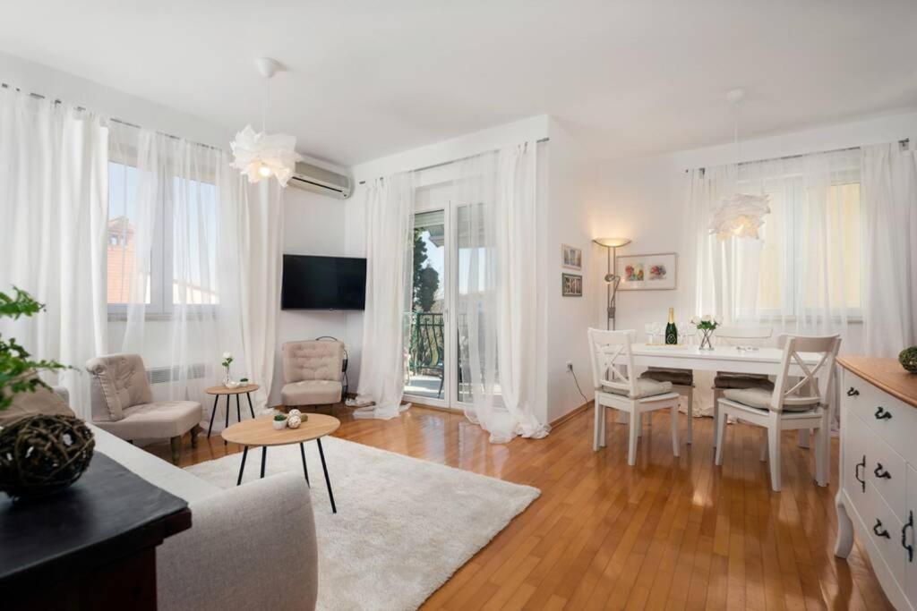 Duplex + Garage Lejlighed Rovinj Eksteriør billede